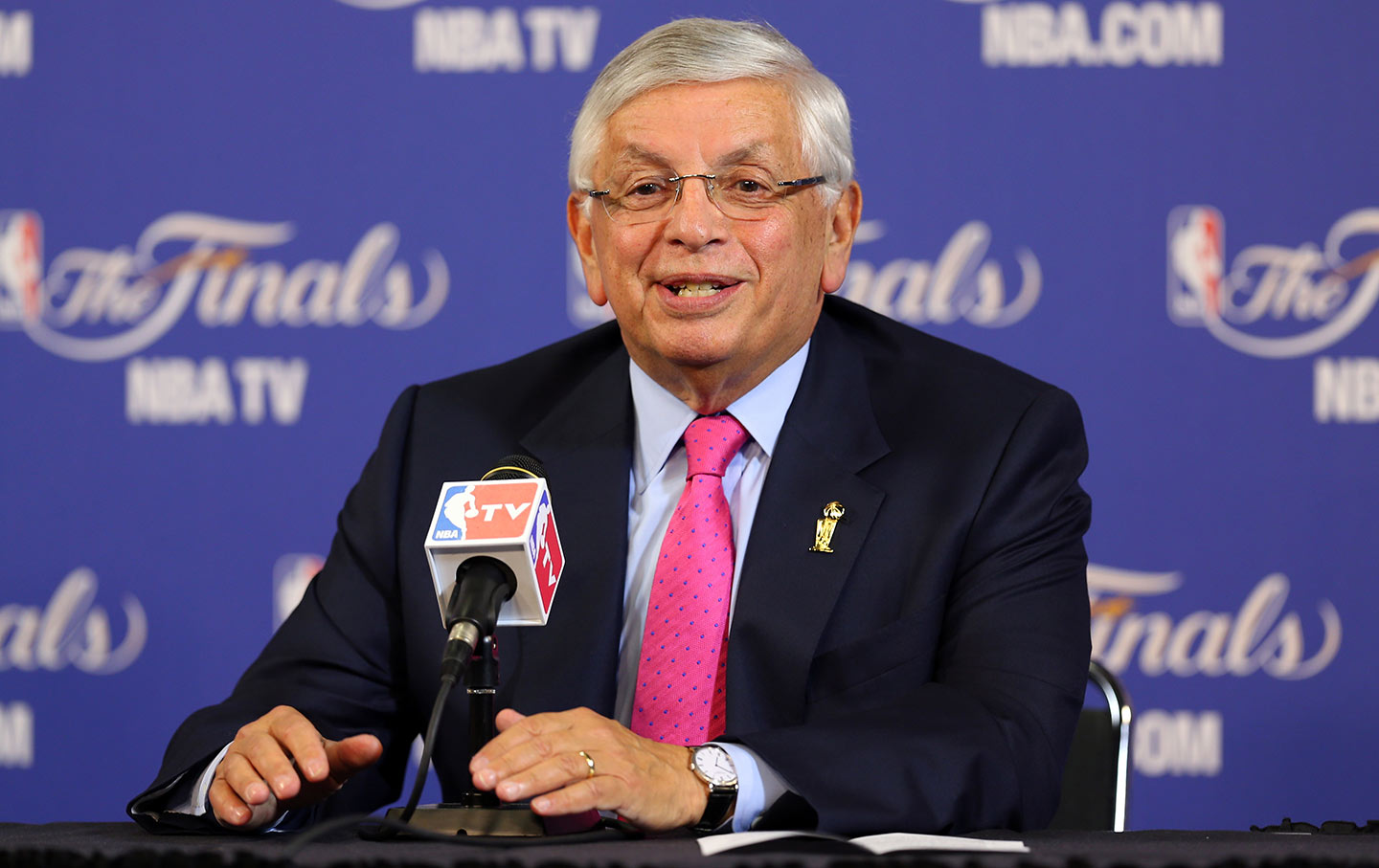 David Stern, who transformed NBA into a global sports power, dies at age 77