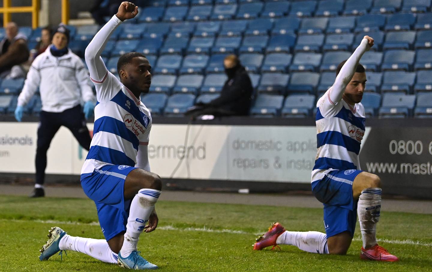 Millwall-Joueurs-Genoux-Gt-Img