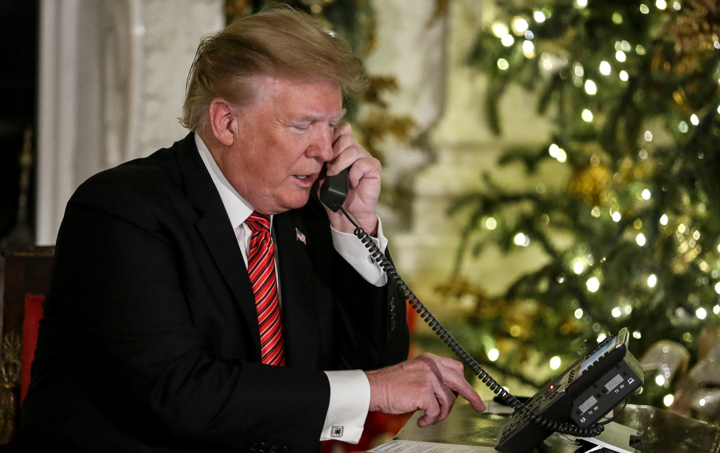 trump-christmas-phone-gty-img