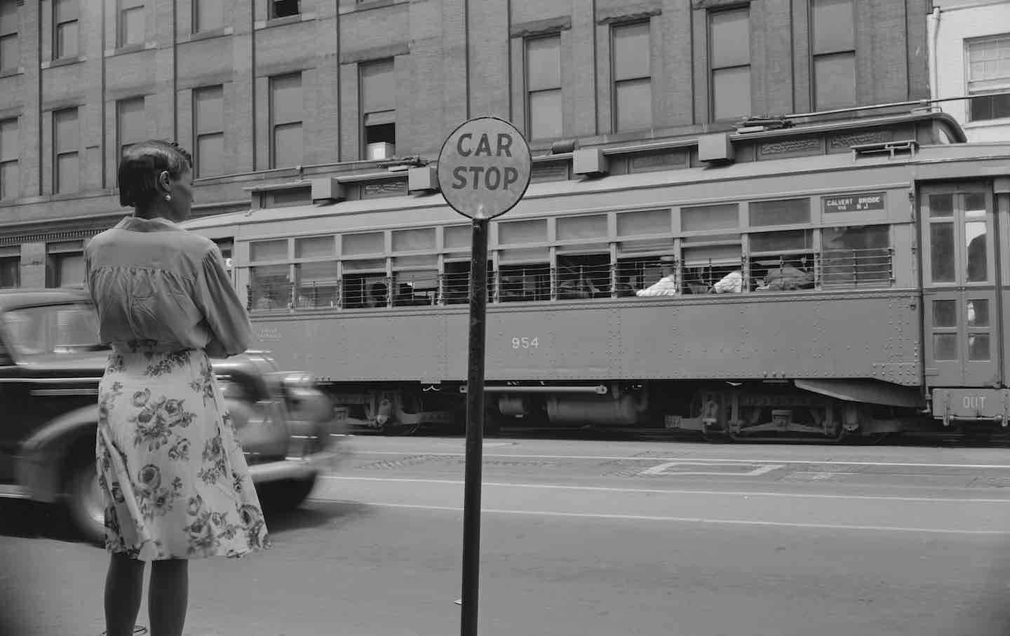 戈登·帕克斯 (Gordon Parks) 拍摄的华盛顿特区街角照片。
