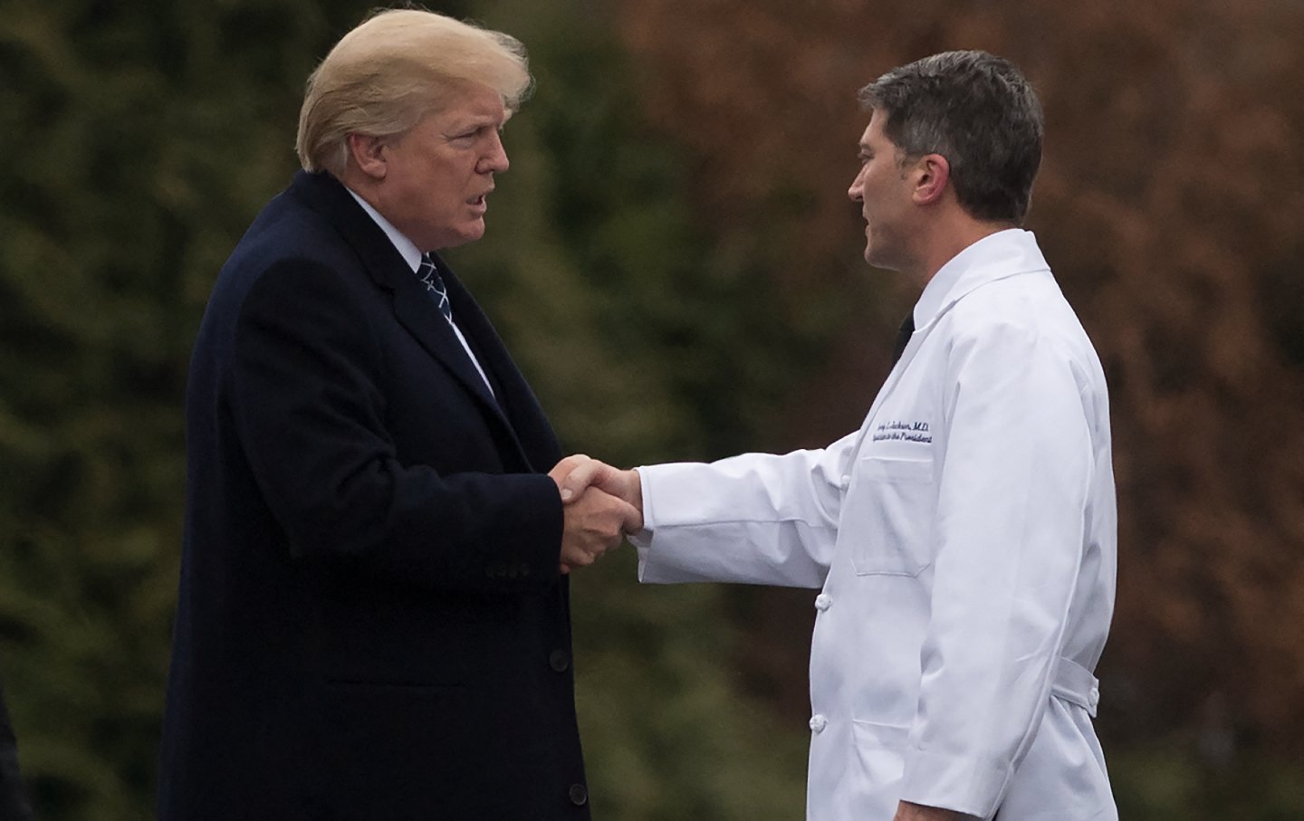 Trump shook the doctor's hand