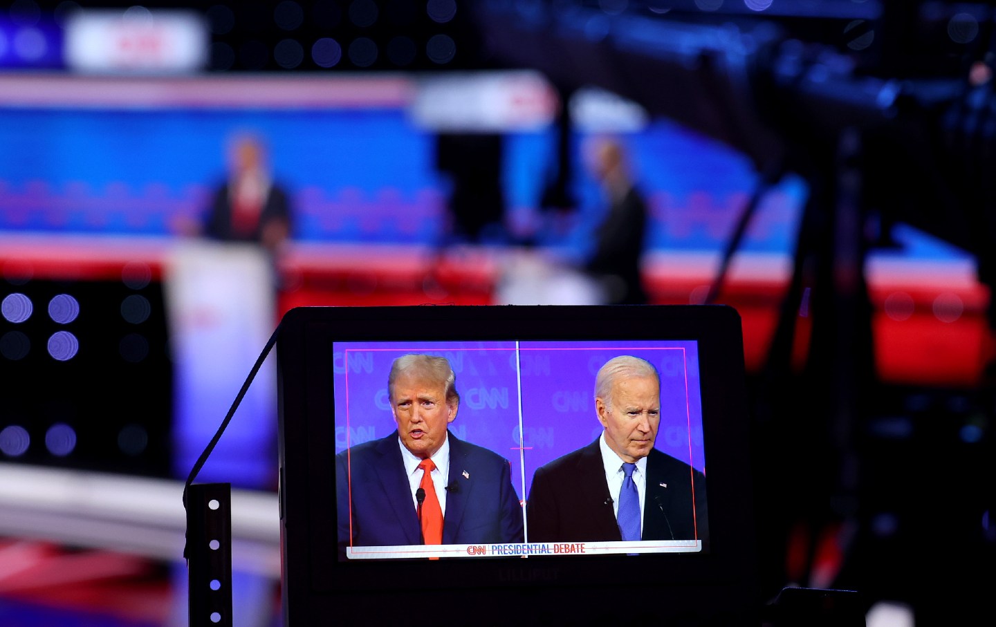2024 年 6 月 27 日，乔·拜登和唐纳德·特朗普在佐治亚州亚特兰大 CNN 演播室参加 CNN 总统辩论。