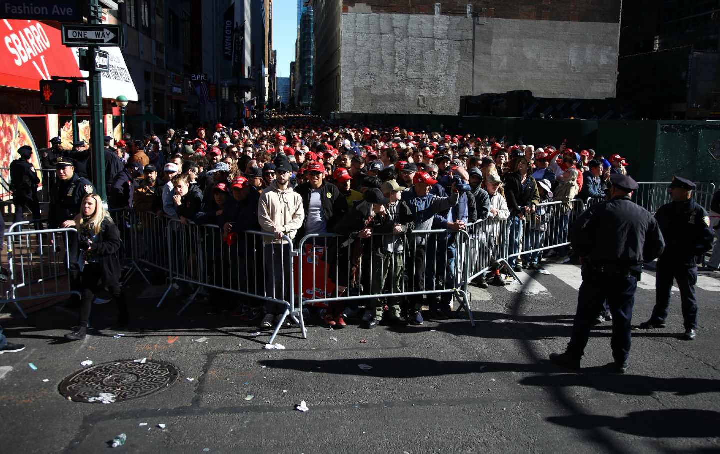 Perjalanan Panjang dan Aneh Saya ke Madison Square Garden untuk Bertemu Trumpies