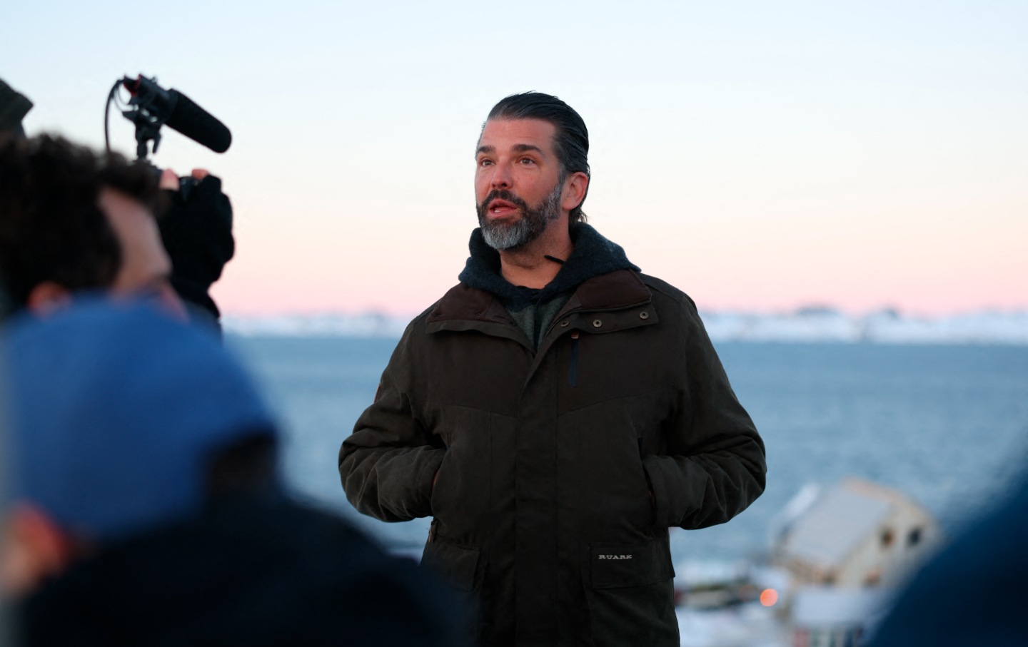 Donald Trump Jr. terlihat setelah tiba di Nuuk, Greenland, pada 7 Januari 2025.