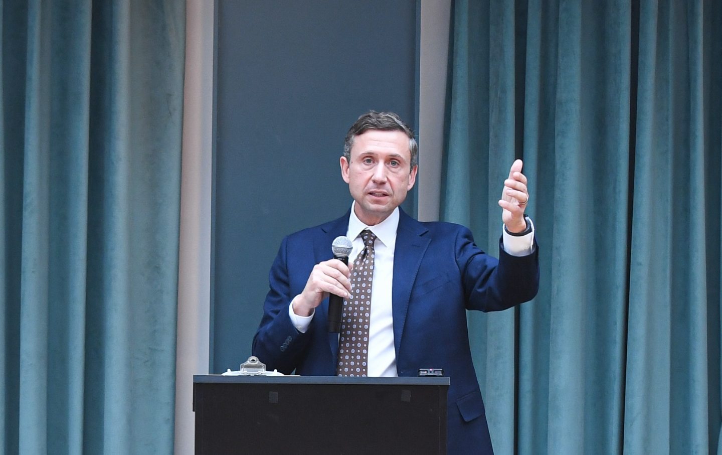 Ken Martin, DNC Chair Candidate, speaks at the "Win With Workers" Rally and Press Conference at the DNC Midwestern Candidate Forum on January 16, 2025 in Detroit, Michigan.