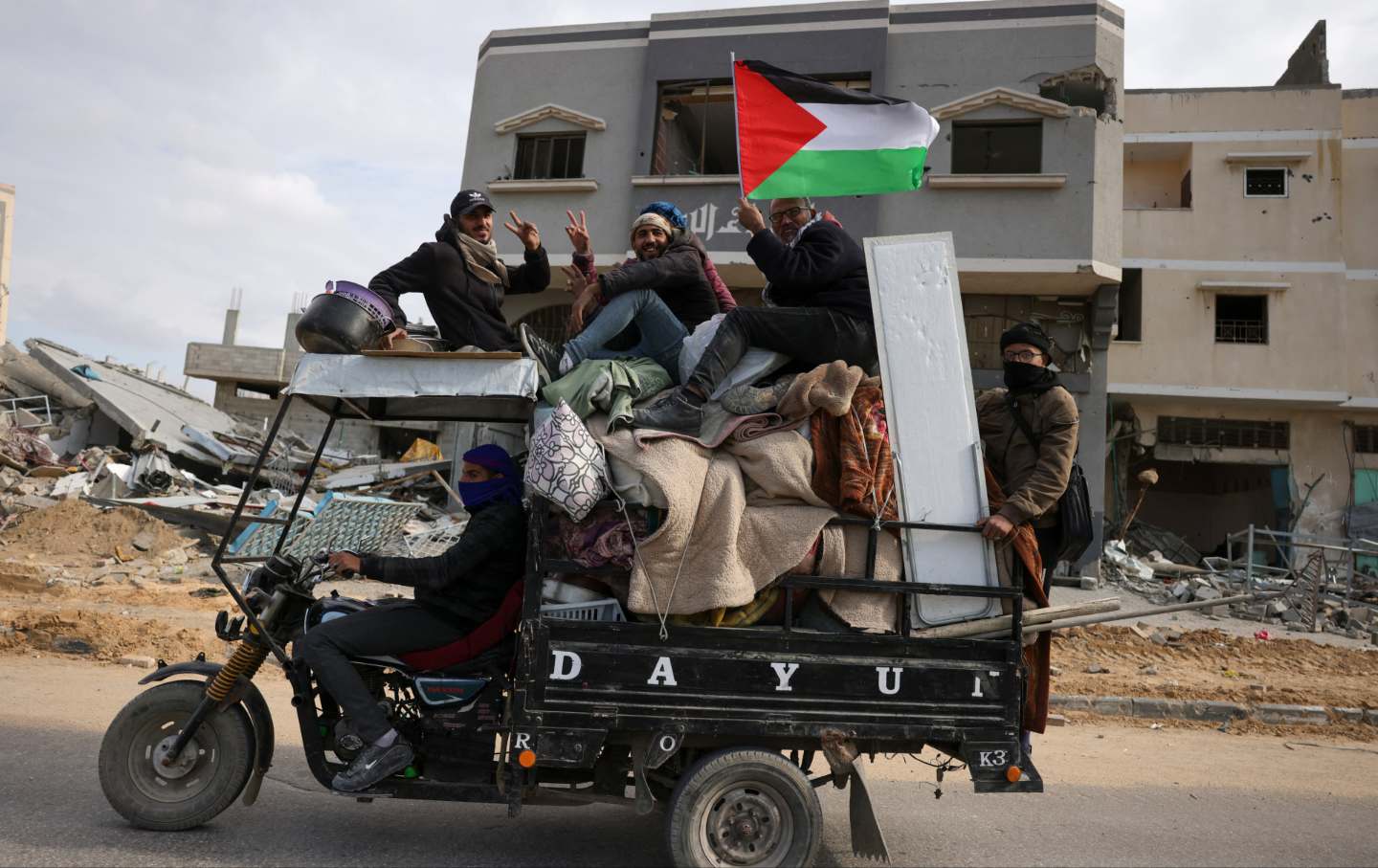 Palestinians transport belongings in Gaza's southern city of Rafah, on January 22, 2025, as residents return following a ceasefire deal days earlier between Israel and the Palestinian Hamas group.