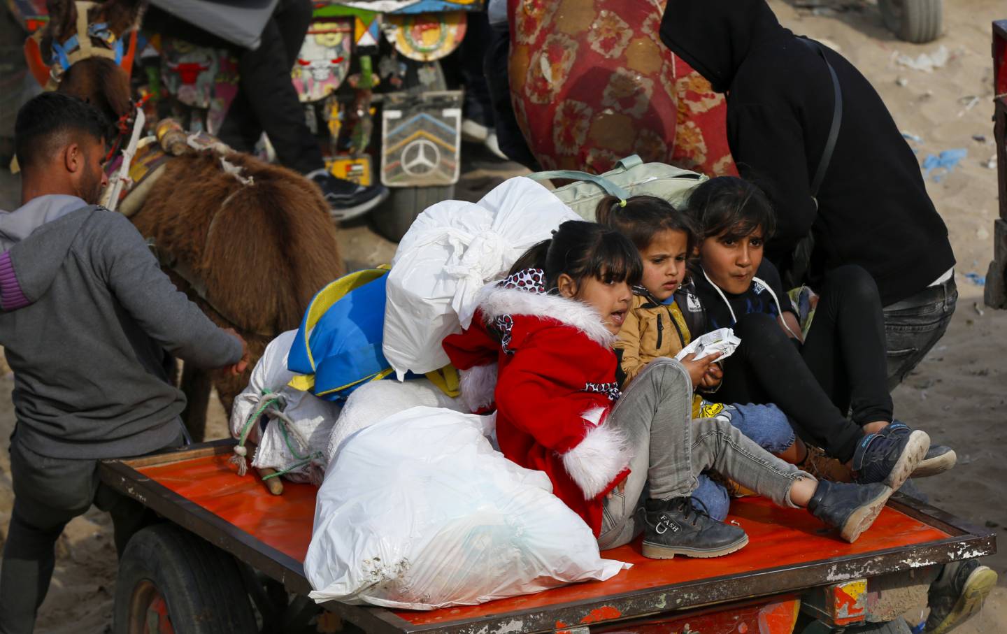 Displaced Palestinians return to their homes in the north of Gaza on February 3, 2025.