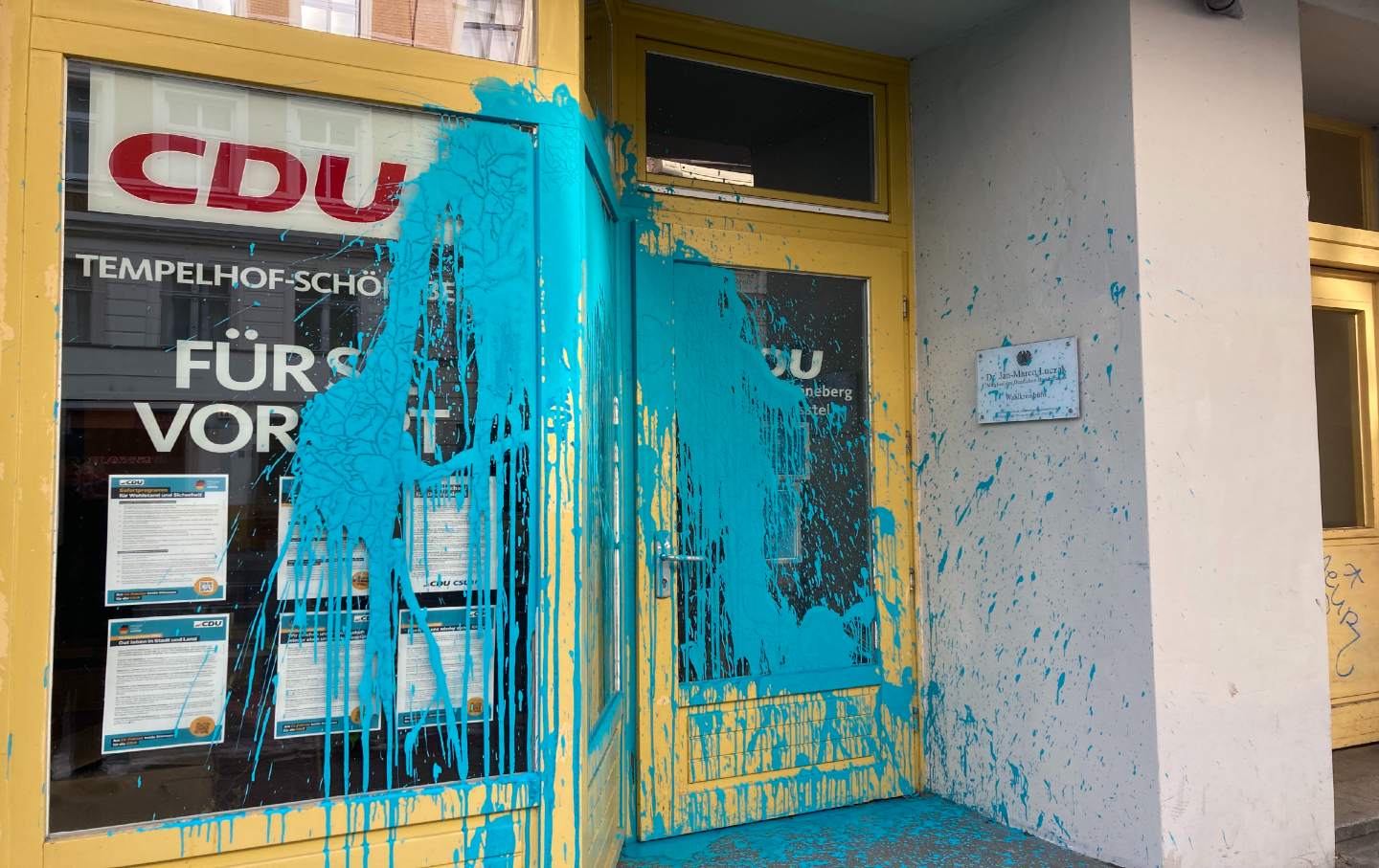 This image has an empty alt attribute; its file name is Mannheim_20Feb.jpg The CDU offices in the Berlin district of Tempelhof-Schoeneberg splashed with light-blue paint—the AfDs party’s color.