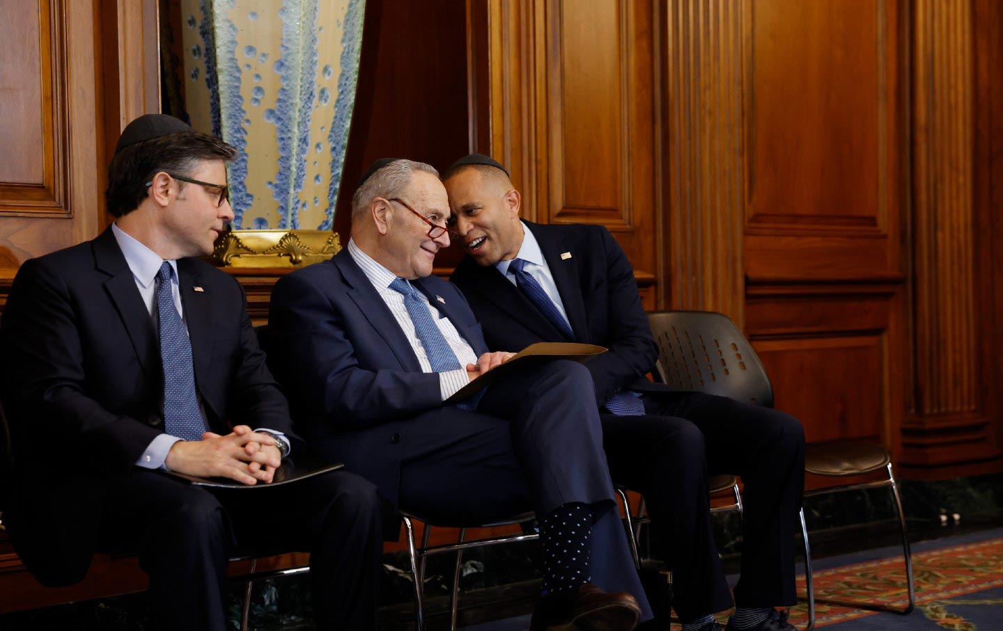 Senate majority leader Chuck Schumer and House majority leader Hakeem Jeffries share a lighter moment. Many voters fail to see the humor.