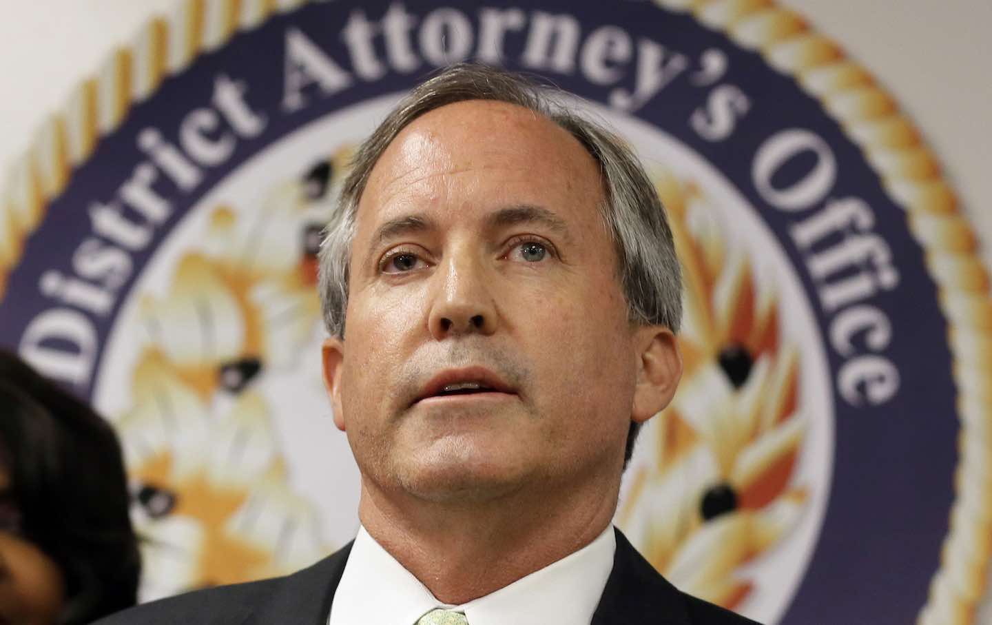 Jaksa Agung Texas Ken Paxton berbicara pada konferensi pers di Dallas pada 22 Juni 2017.